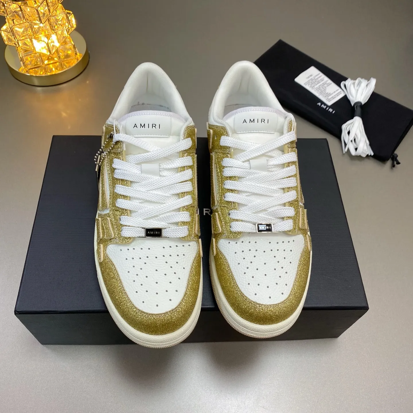 p580🐮🐮AMIRI Couple Style👑 The latest The Pacific Series Couple Style💀🦴Bone Stars Casual Sports Shoes Skateboard Shoes✔️ AMIRI's Pacific shoes are a sneaker that combines luxury and street style. Many celebrities and Internet celebrities have the same style. Its design and workmanship are very exquisite. Made of high-grade cow leather, soft to the touch and highly durable. 💎Fabrics: Original custom imported first-layer cowhide 💎Inner lining: Original customized breathable mesh 💎Foot: Original injection molded one-piece, comfortable, wear-resistant and not tiring for feet 💎Outsole: Original 1:1 molded three-color sole Original outsole 💎Sole thickness: 3CM 💎Size: Female 35-40 Male 39-46 💎Price; Top version 👑Special remarks Remark: (Female size 34 40 . Men's sizes 38 45 46 are customized and cannot be returned or exchanged. Please note when ordering! Thank you🤝🤝